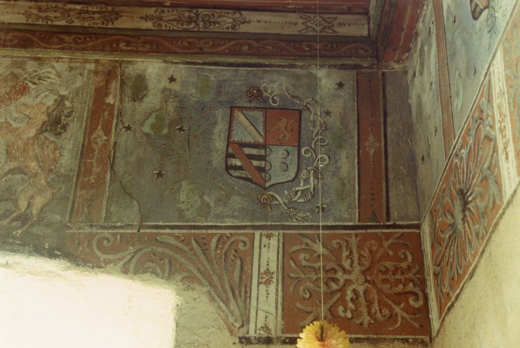 tour sud-est, 1er étage, salle des blasons, détail