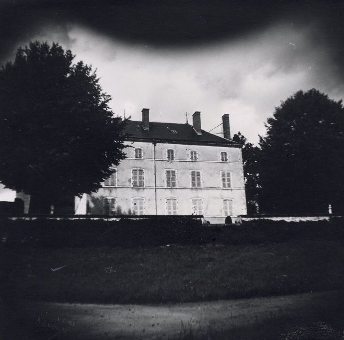 façade sud-est, vue partielle