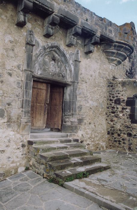 porte fortifiée orientée est