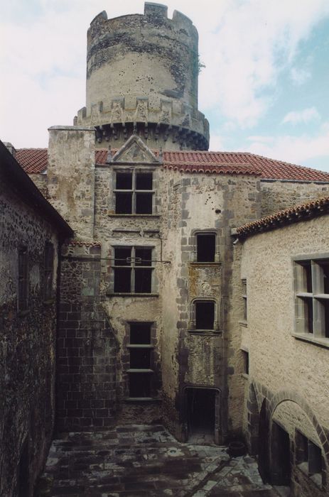 cour intérieure, façade nord-est