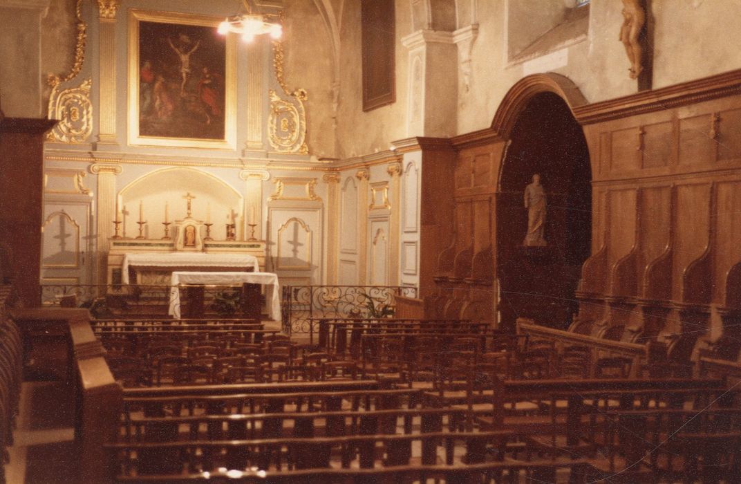 église, vue partielle de la nef