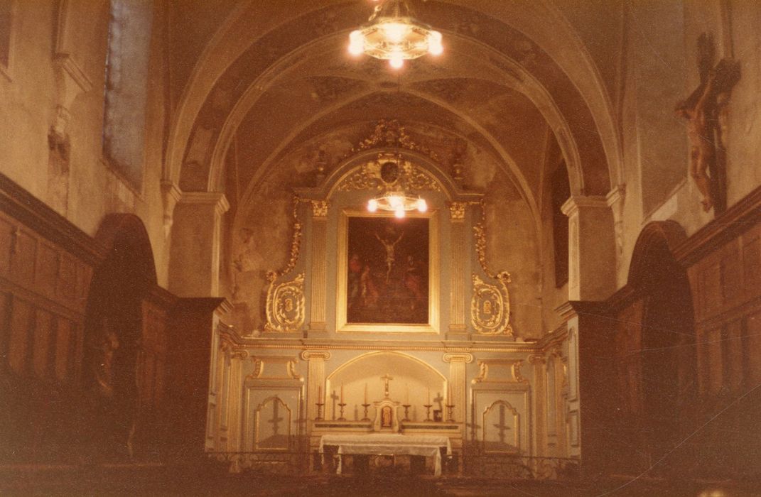 église, vue partielle de la nef