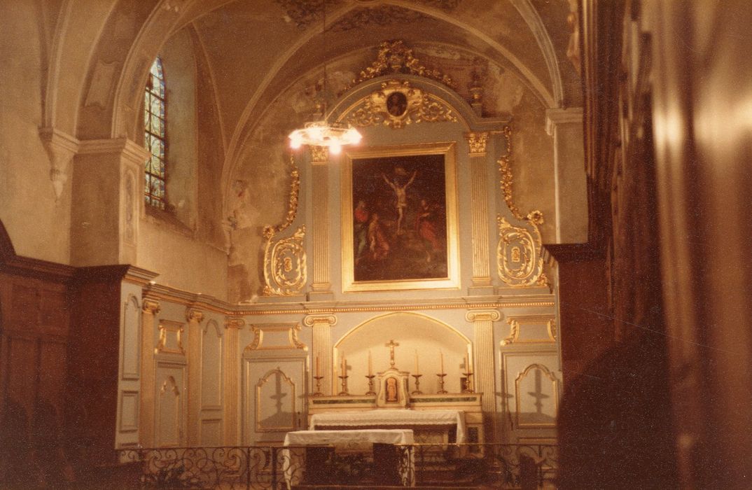 église, vue partielle de la nef