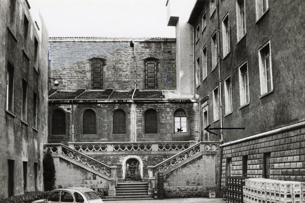 façade latérale ouest, vue partielle