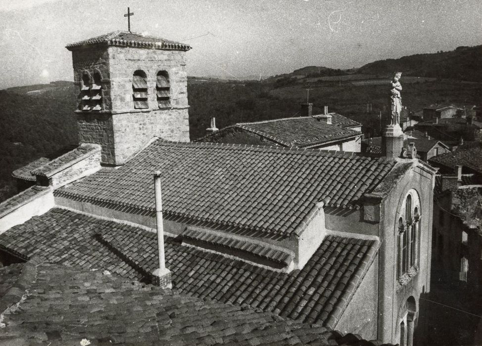 vue partielle de l’église, versant nord de la toiture