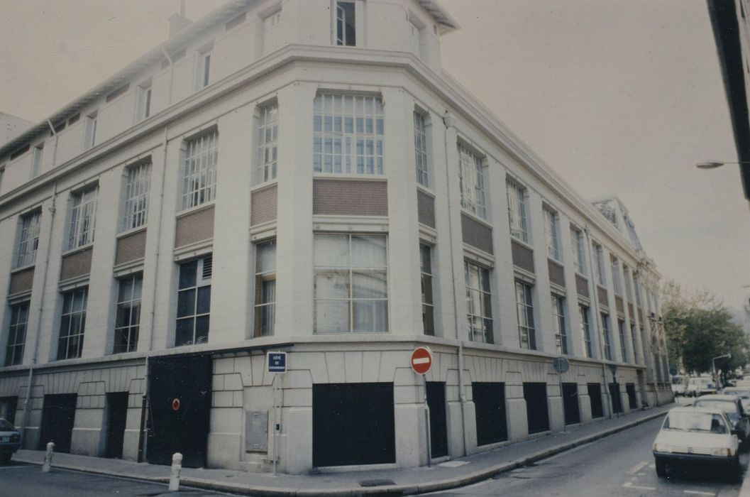 façades sur les rues Robert et Rouget de l’Isle