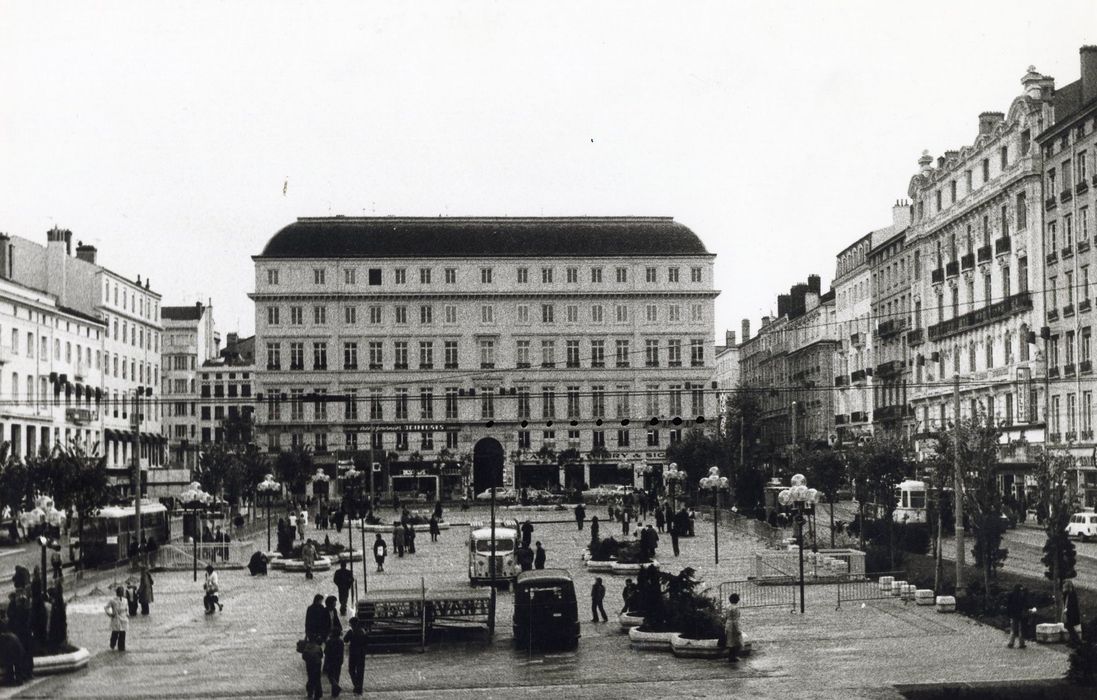 façade nord sur la place