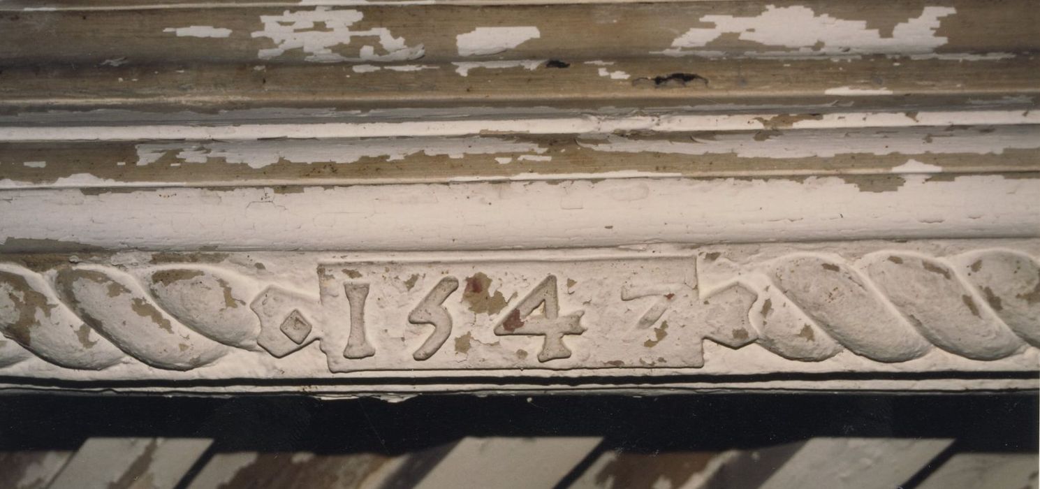 pièce sur rue, 1er étage, plafond, détail de la date