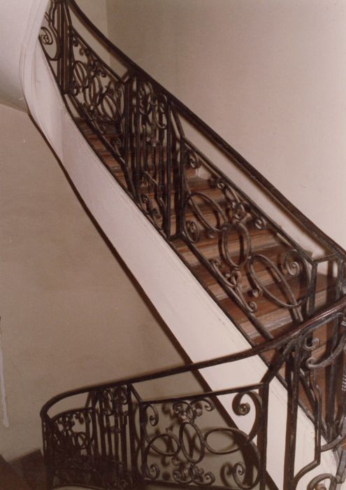 bâtiment sur le quai, escalier secondaire