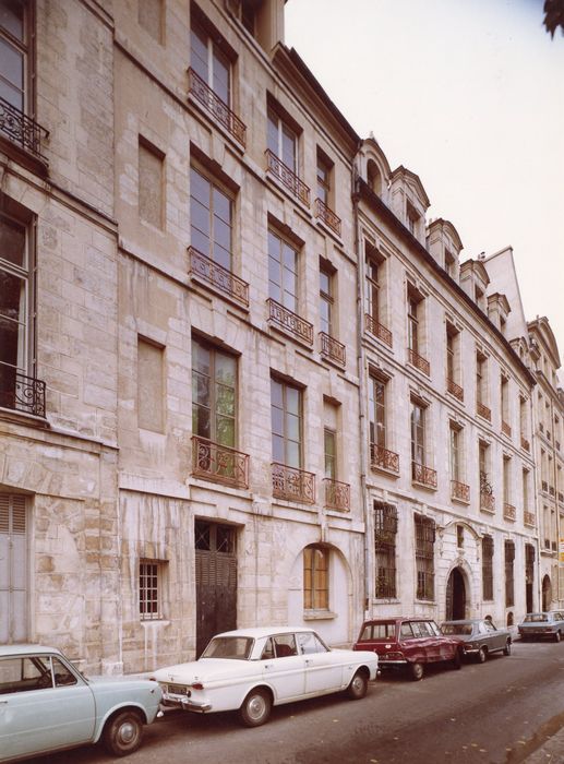 façade sur rue du n°13