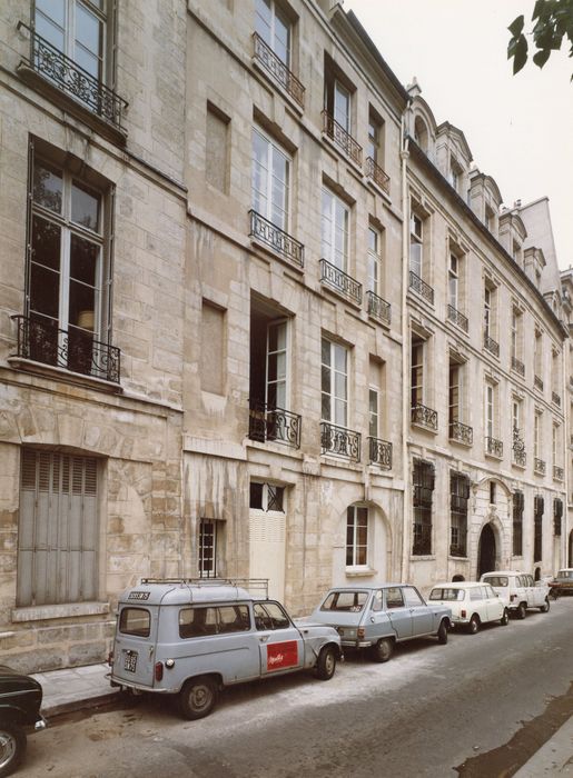 façade sur rue du n°13