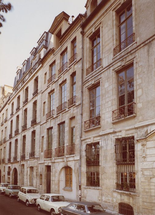 façade sur rue du n°13