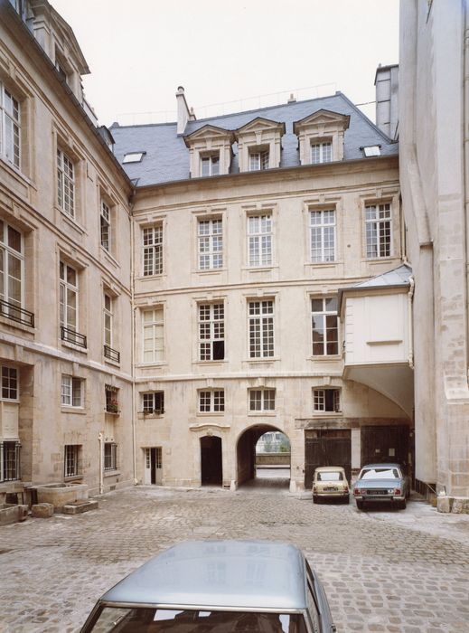 cour d’honneur, côté sud