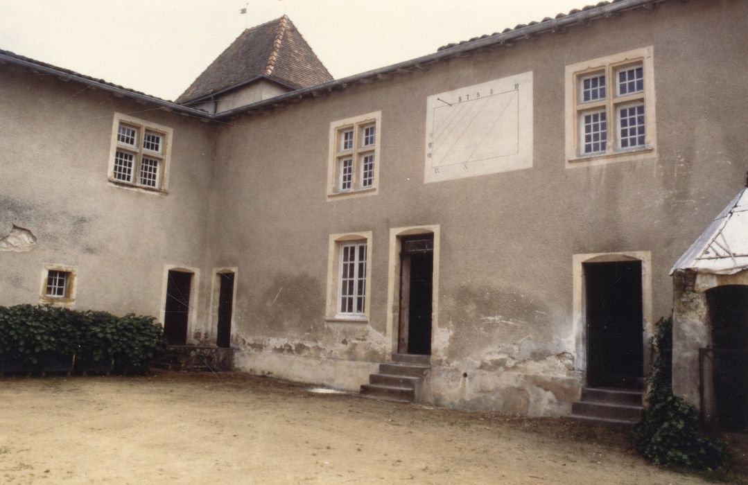 cour, aile ouest, façade est