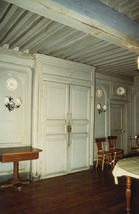 salle à manger, vue partielle des lambris de revêtement