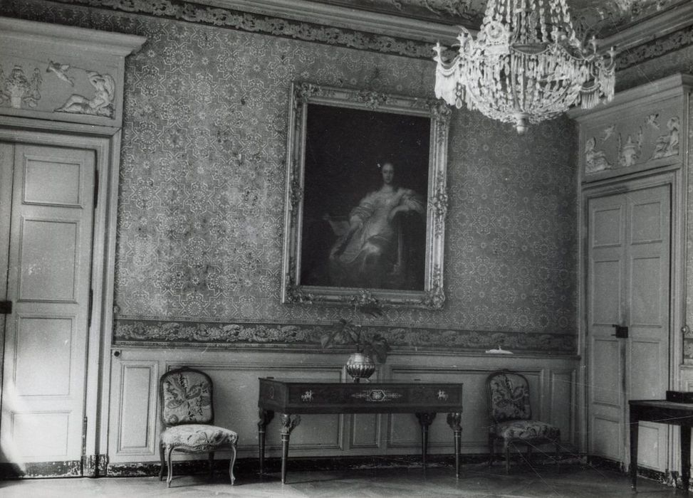 grand salon, vue partielle des décors