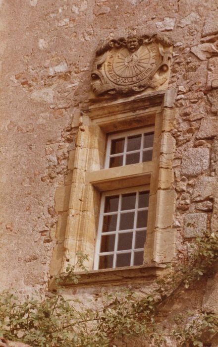 Façade sud, détail du cadran solaire