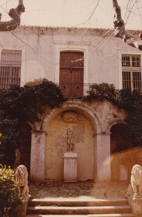 façade antérieure, vue partielle