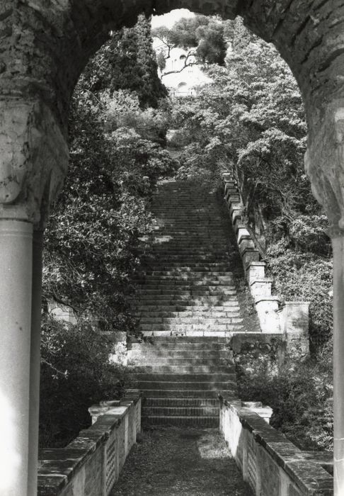 jardin, escalier central depuis la galerie du bord de mer