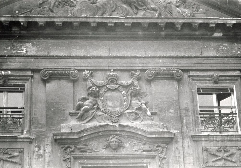 façade nord, détail des décors sculptés