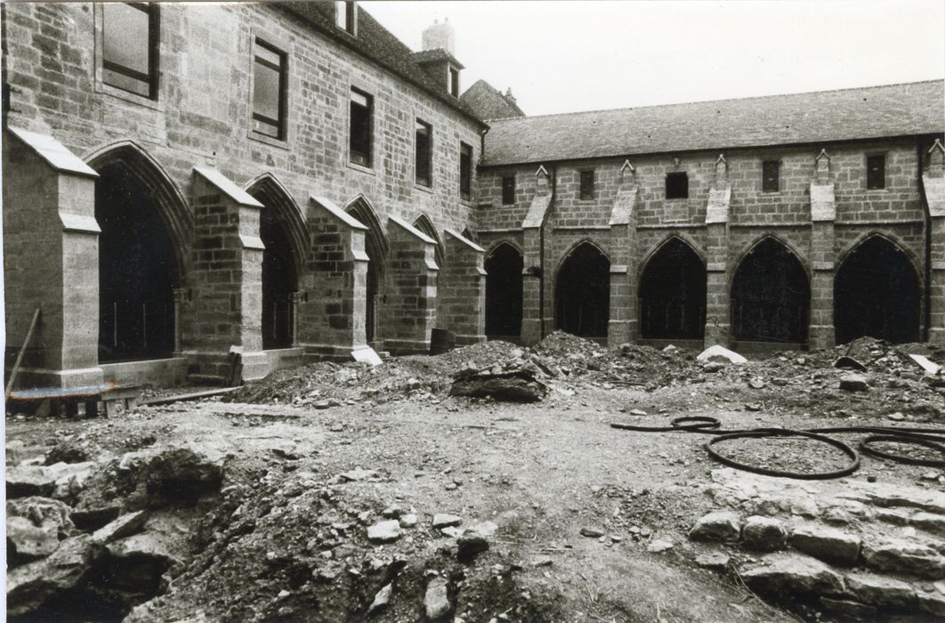 cloître, galerie sud