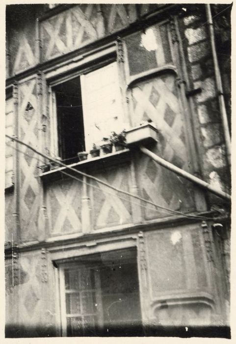 façade sur rue, vue partielle