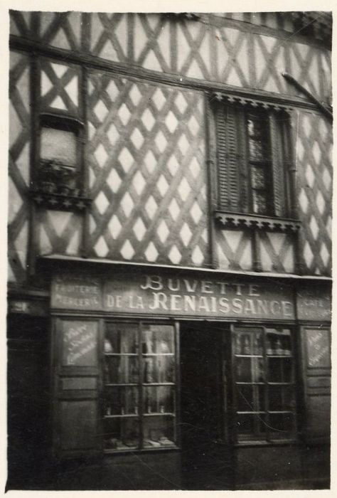 façade sur rue, vue partielle