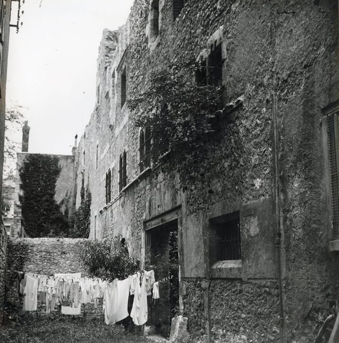 façade antérieure, vue partielle