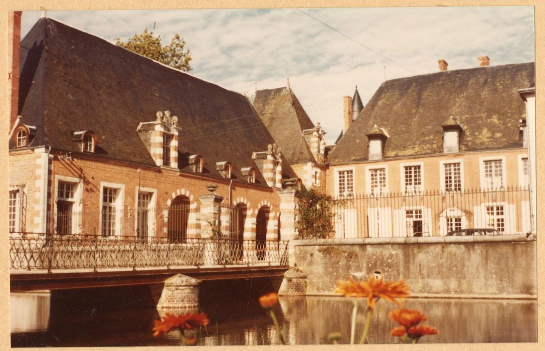 cour d’honneur, aile nord, façade sud