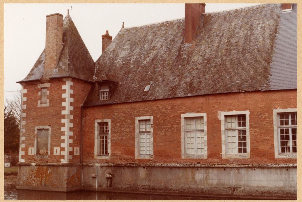 cour d’honneur, aile sud, façade sud, vue partielle