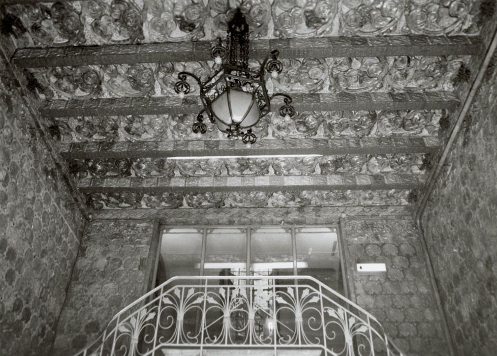 hall d’accès du rez-de-chaussée, vue partielle du plafond