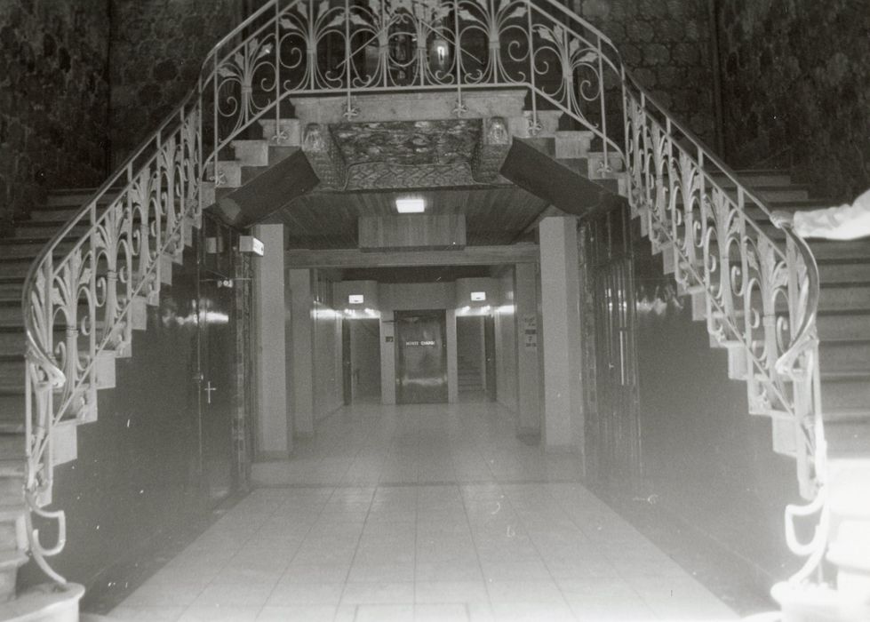 hall d’accès, escalier