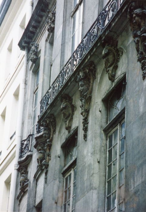 façade sur la rue Jussienne, vue partielle