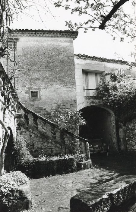 cour intérieure, vue partielle de la façade sud