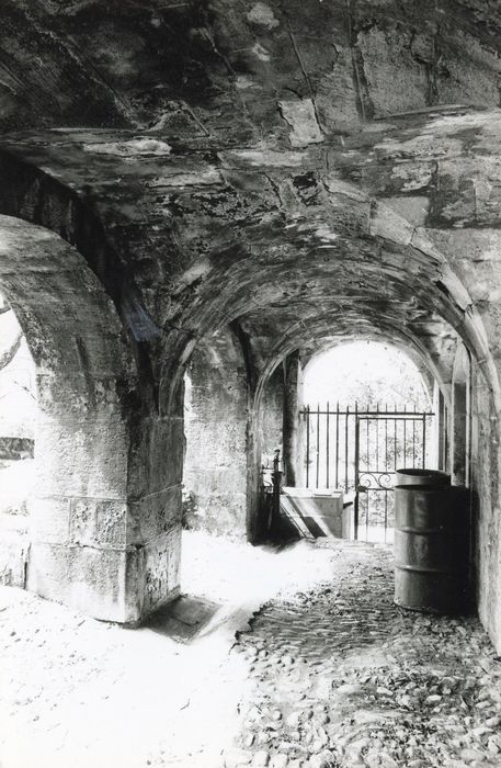 cour d’honneur, galerie sous la terrasse