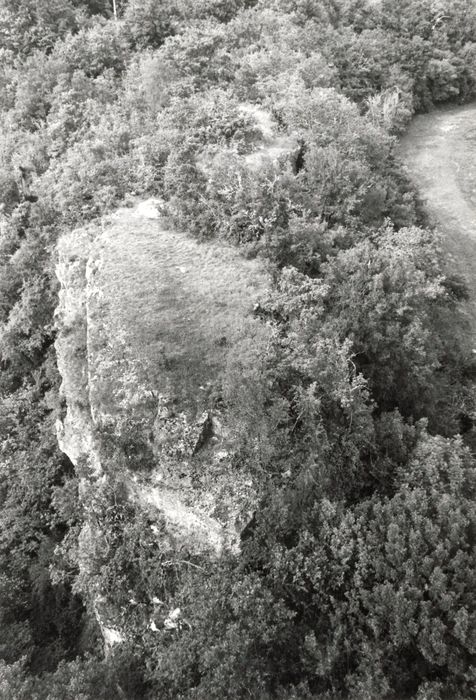 vue partielle du site, escarpement ouest