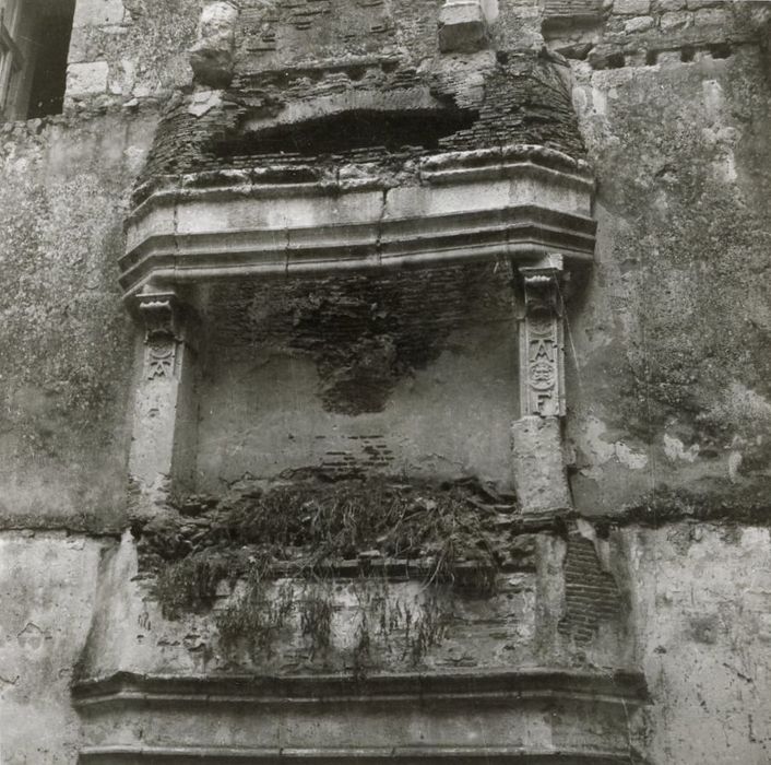 salle ouest, cheminée monumentale