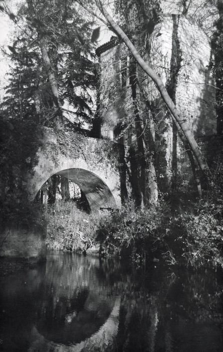 pont d’accès, châtelet d’entrée, élévations sud et ouest, vue partielle