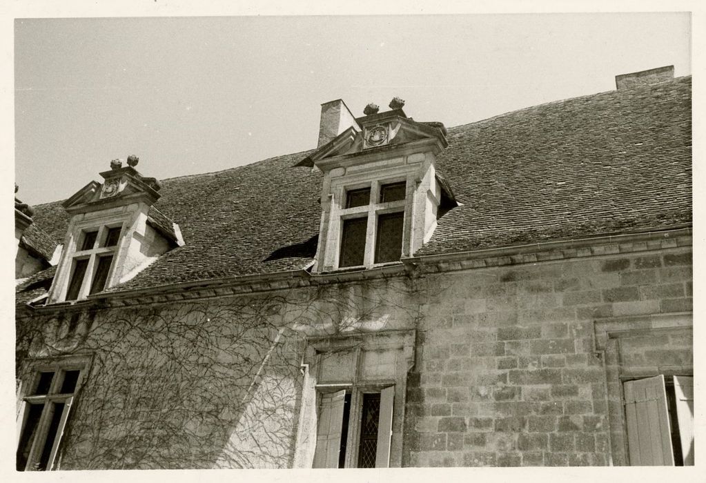 aile nord, façade sud-ouest sur la cour d’honneur, détail des lucarnes