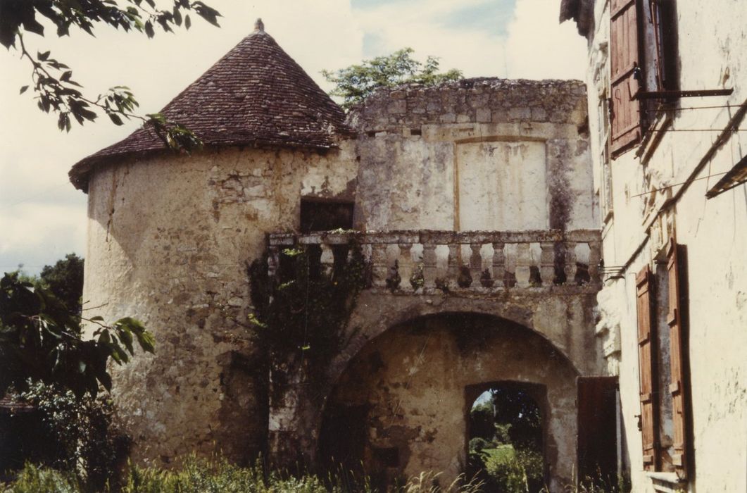 pan de mur situé à l’arrière de la tour sud, élévation sud-est