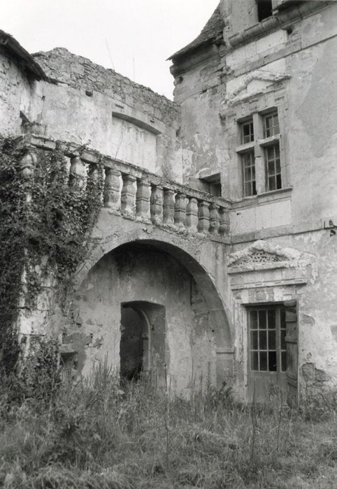 pan de mur situé à l’arrière de la tour sud, élévation sud-est