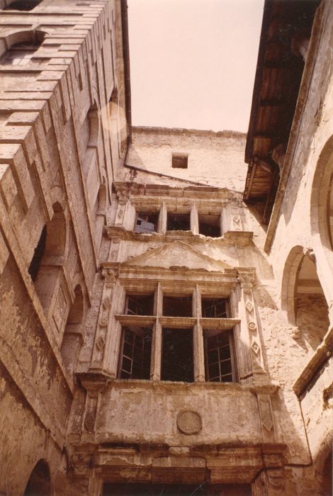 cour intérieure, façade ouest, vue partielle