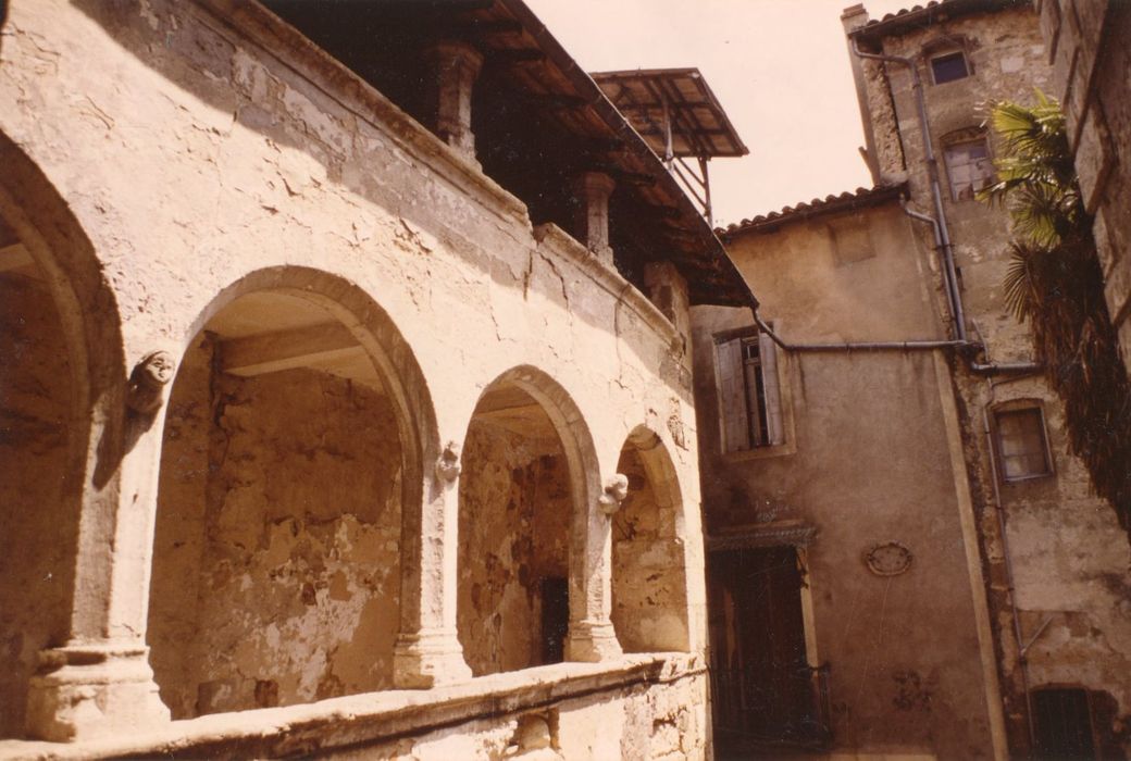 cour intérieure, façade ouest, vue partielle