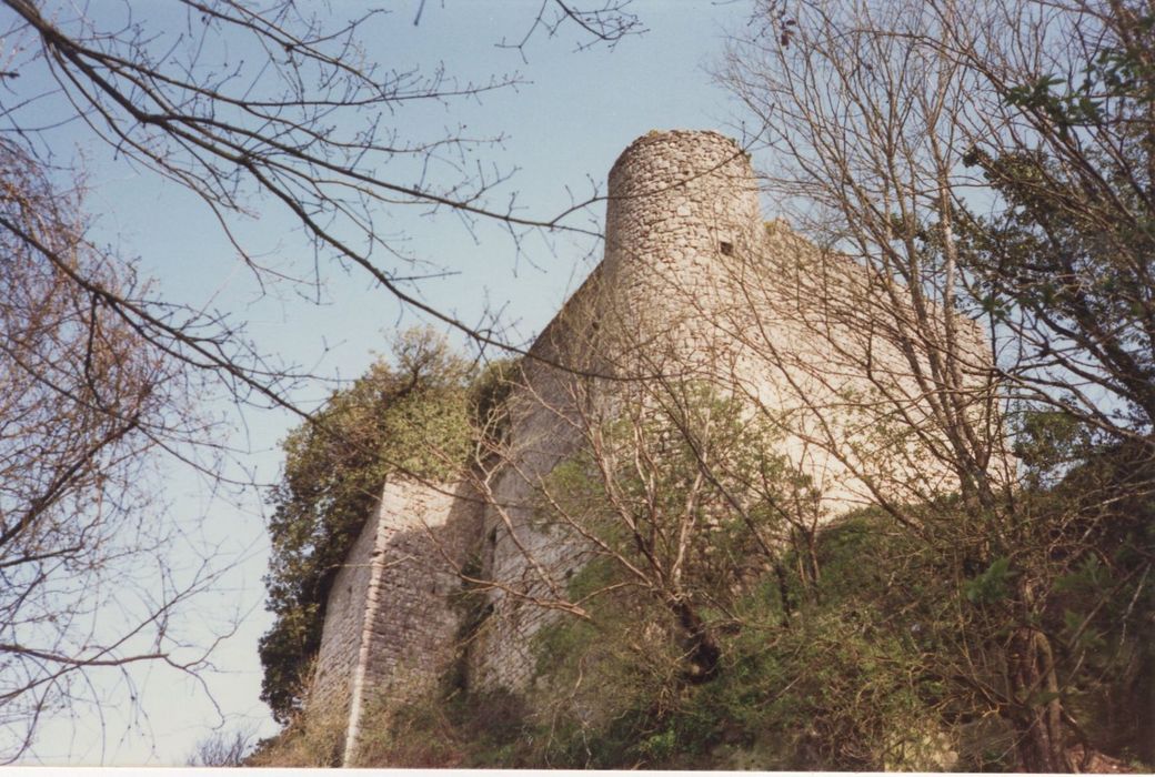 Vue partielle du château depuis l’angle nord-ouest