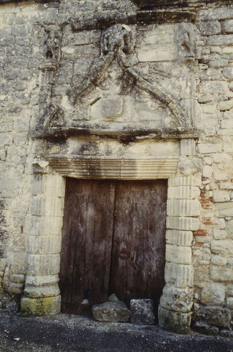 porte d’accès sur rue