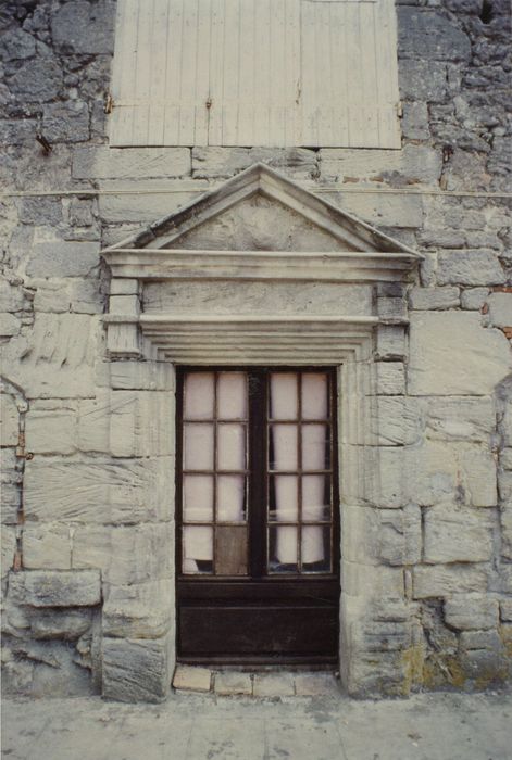 porte d’accès sur rue