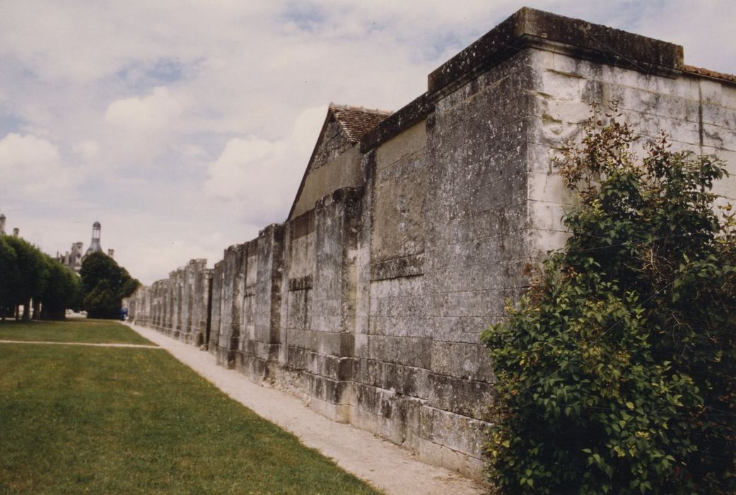 Vestiges des écuries du Maréchal de Saxe