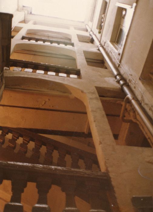 escalier de fond de cour