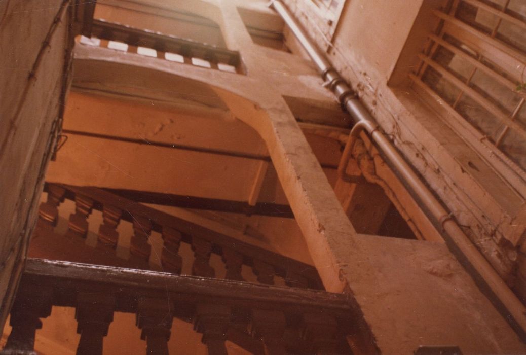 escalier de fond de cour