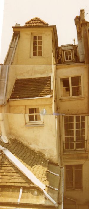 bâtiment du fond de cour, vue partielle de la façade